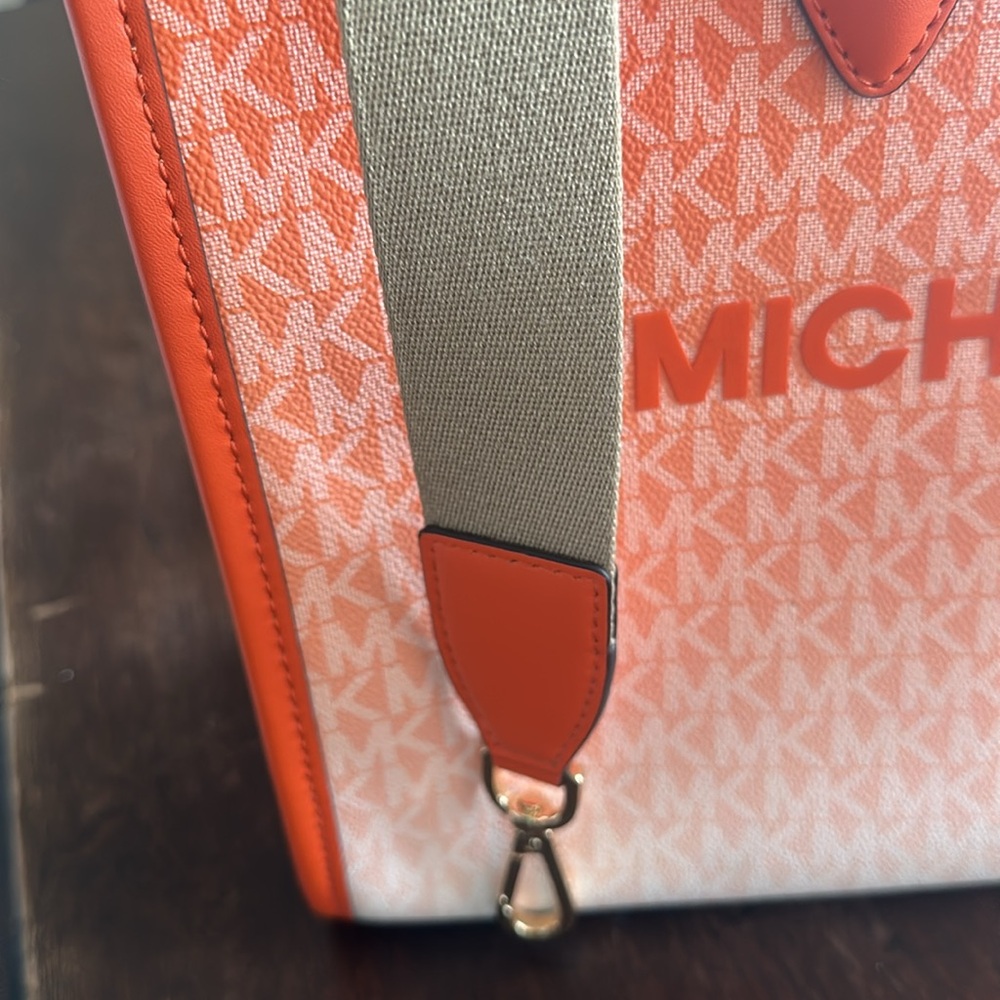 Michael Kors Mirella Medium Ombré Logo Tote Bag
Poppy 
NWT - Picture 2 of 4